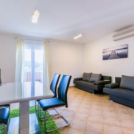 Fucane - Ella & Sebastian & Beni Apartment *