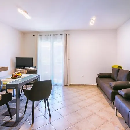 Apartment Fucane - Ella & Sebastian & Beni *