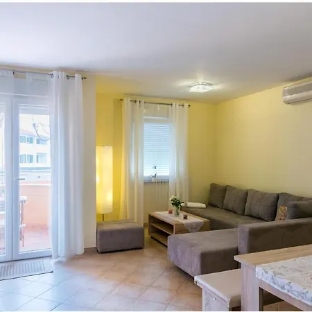 Apartament Fucane - Ella & Sebastian & Beni Medulin