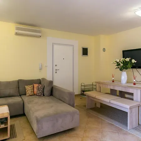 Apartment Fucane - Ella & Sebastian & Beni