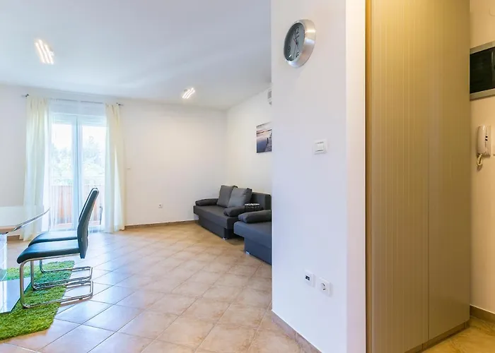 Fucane - Ella & Sebastian & Beni Apartament